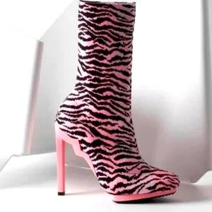 Kenzo boots size 7.6 new with tag attache. Original price $199 selling for $75